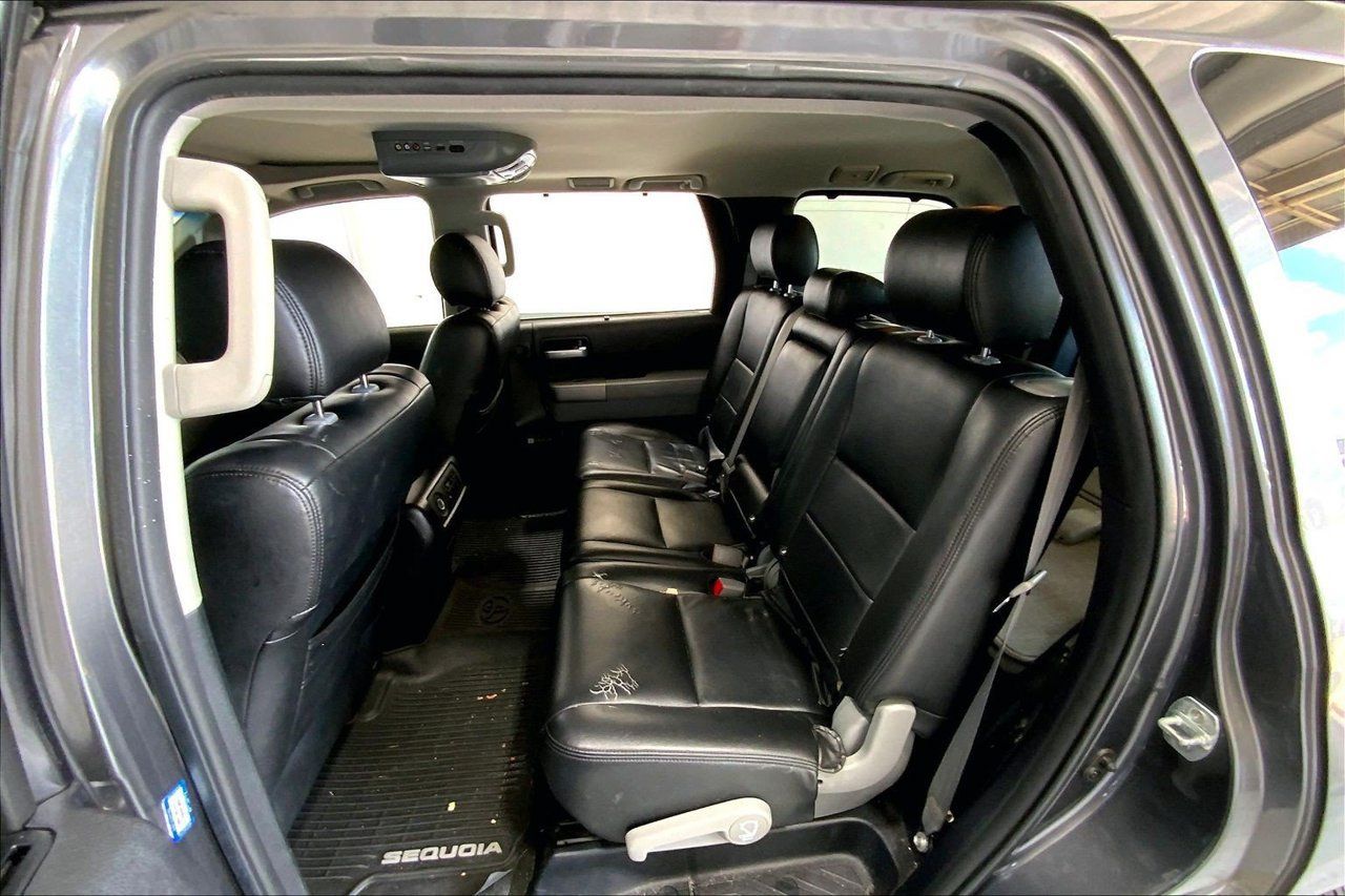 Used 2016 Toyota Sequoia Limited w/ Safety & Convenience Package RWD image 24