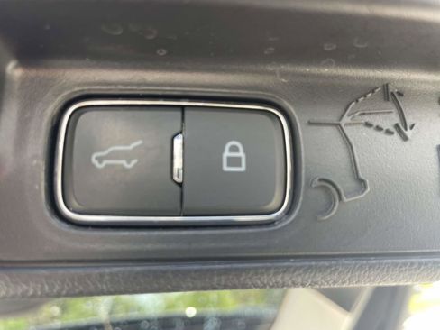 Used 2025 Ford Explorer Active AWD/4WD image 8