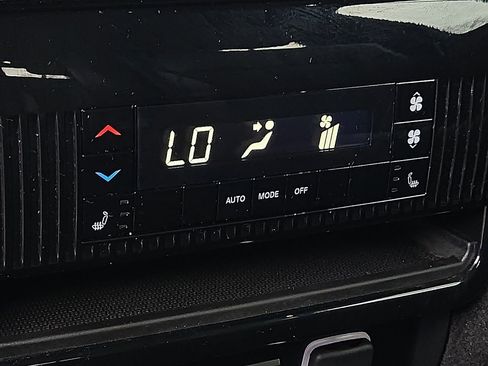 Used 2022 Jeep Wagoneer Series III w/ Convenience Group I image 11