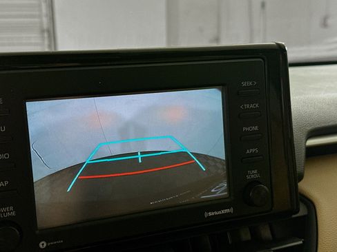 Used 2021 Toyota RAV4 LE image 22