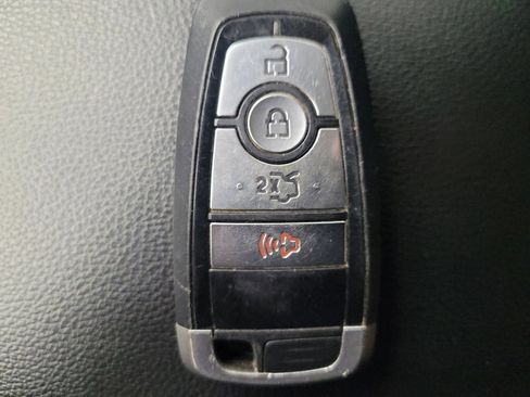 Used 2020 Ford Fusion SE image 32