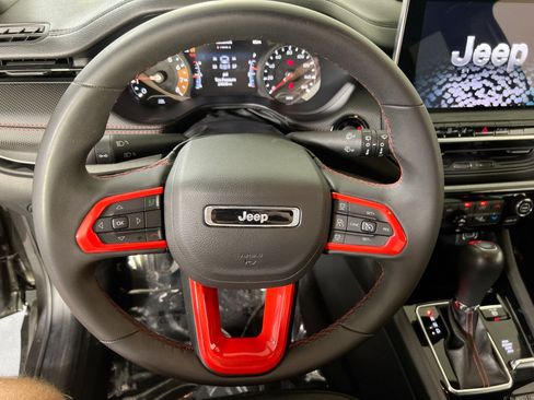 Used 2023 Jeep Compass Trailhawk AWD/4WD image 11