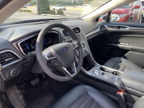 Used 2017 Ford Fusion SE w/ Equipment Group 601A FWD image 11