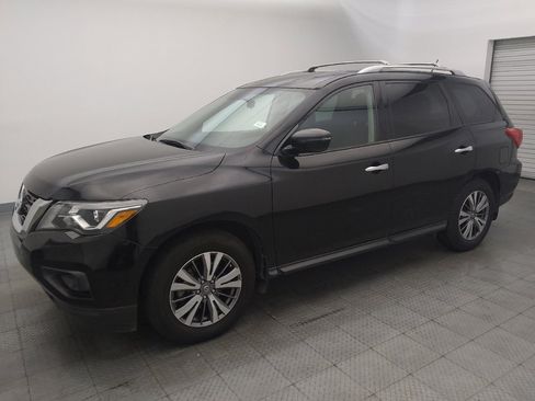 Used 2018 Nissan Pathfinder S image 2