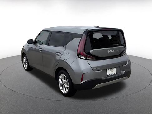 Used 2025 Kia Soul LX w/ LX Technology Package FWD image 10