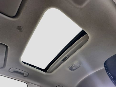 Used 2025 Hyundai Venue SEL FWD image 26