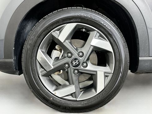 Used 2025 Hyundai Venue SEL image 11