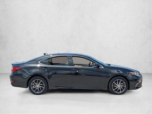 Used 2018 Lexus ES 350 w/ Luxury Package w/Wood Trim FWD image 4