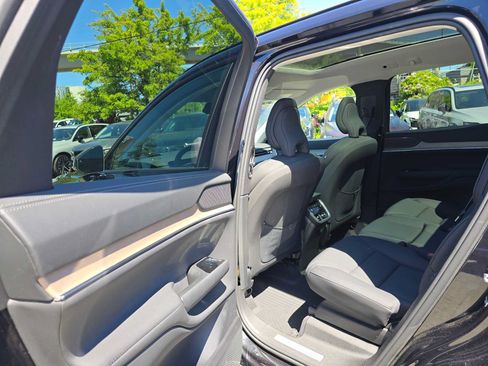 Used 2025 Volvo EX90 Plus w/ Protection Package Premier AWD/4WD image 17