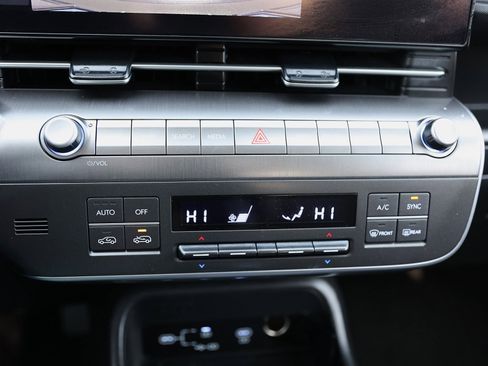 Certified 2025 Hyundai Kona SEL image 24