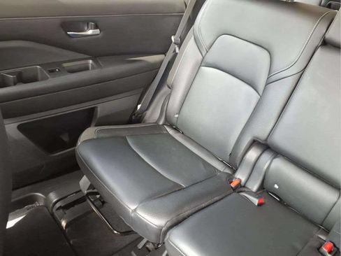 Used 2023 Nissan Pathfinder SL FWD image 17