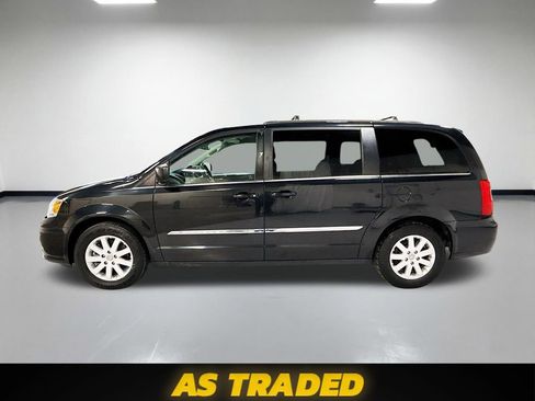 Used 2015 Chrysler Town & Country Touring FWD image 10