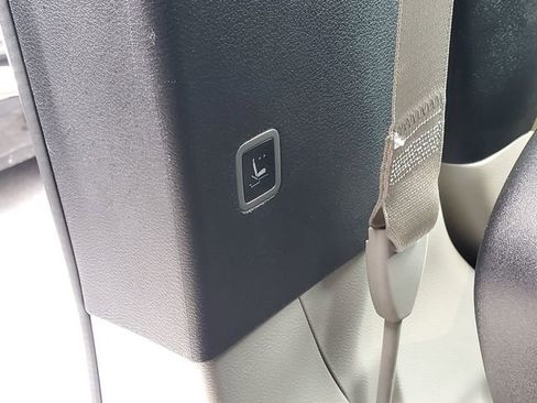 Certified 2024 Chrysler Pacifica Touring-L image 24