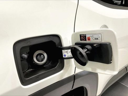 Used 2022 Jeep Renegade Latitude w/ Sun/Sound Group image 43