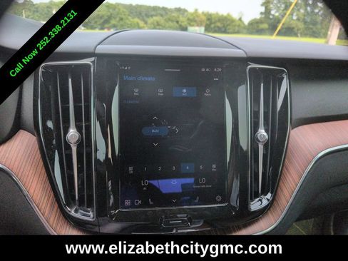 Used 2023 Volvo XC60 B5 Plus AWD/4WD image 12