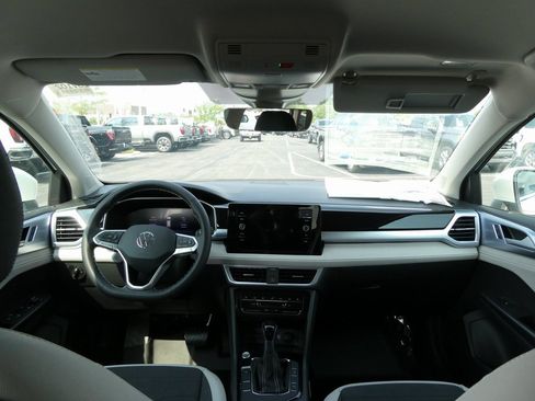 New 2025 Volkswagen Taos SE image 30