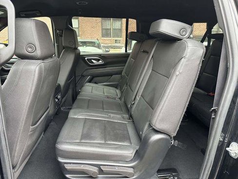 Used 2023 Chevrolet Suburban LT image 18