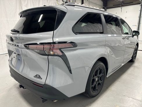 Used 2026 Toyota Sienna XLE Woodland Edition AWD/4WD image 7