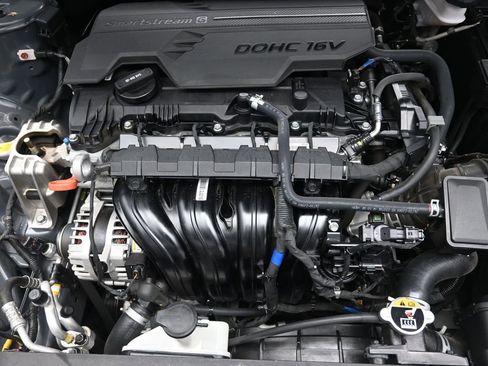 Used 2024 Hyundai Elantra Limited image 26