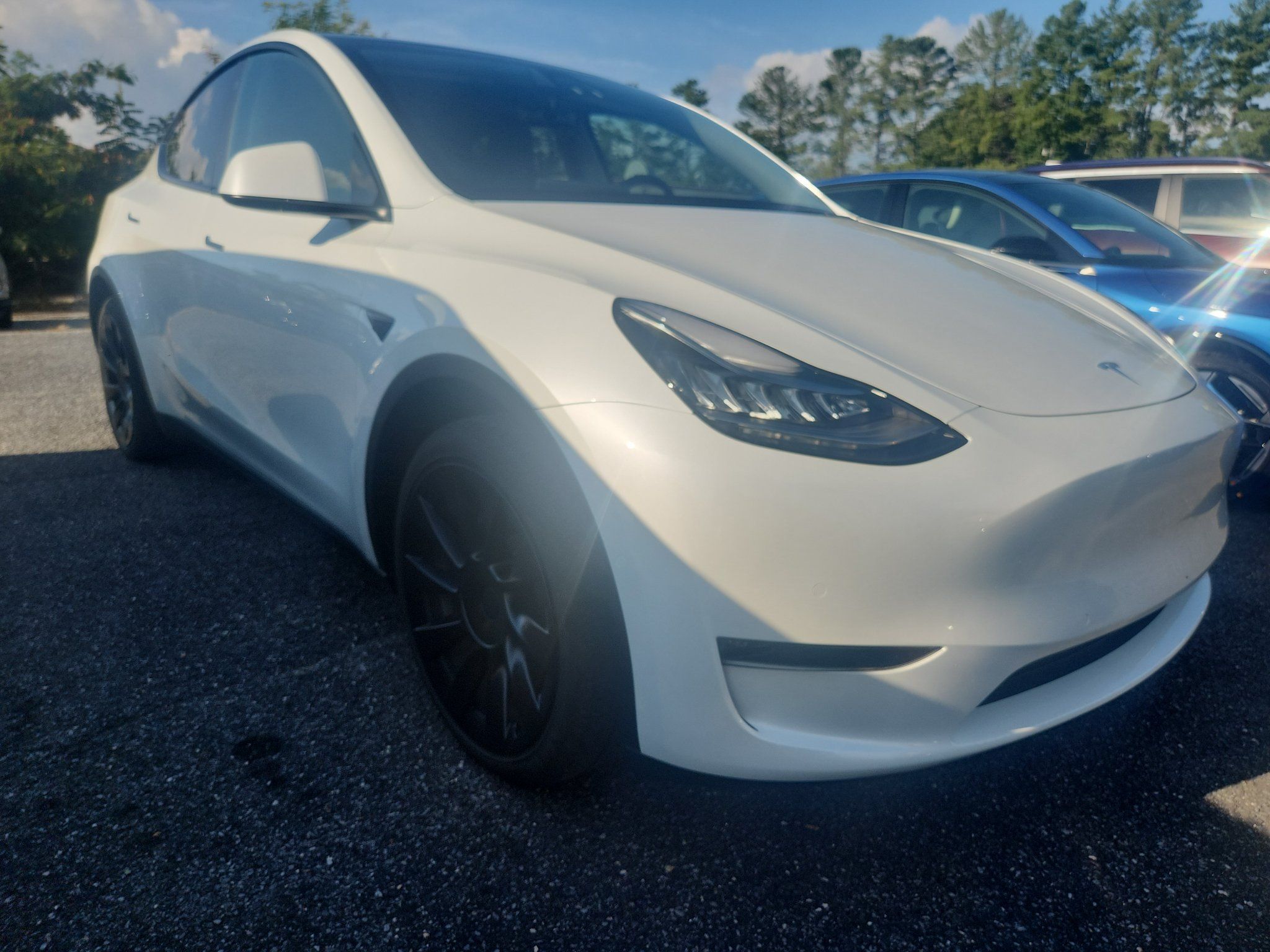 Used 2022 Tesla Model Y Long Range AWD/4WD image 1