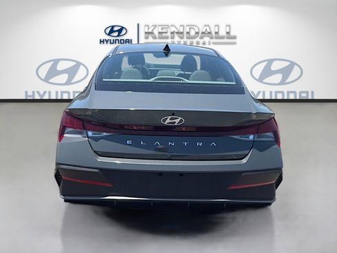 New 2026 Hyundai Elantra SE FWD image 5