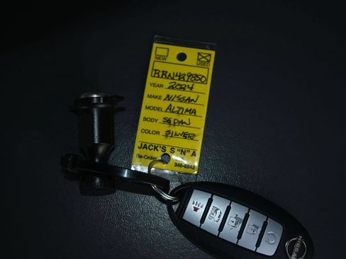 Used 2024 Nissan Altima 2.5 SV FWD image 28