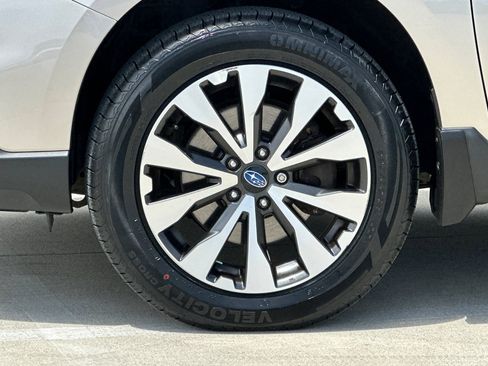 Used 2017 Subaru Outback 3.6R Limited AWD/4WD image 11