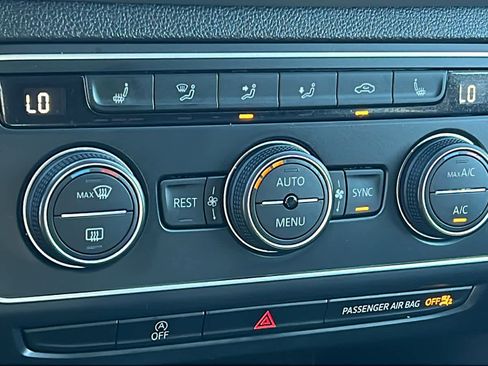 Certified 2021 Volkswagen Atlas SE image 14