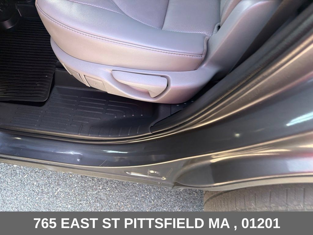 Used 2021 Toyota Highlander Platinum AWD/4WD image 18