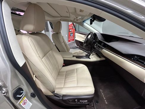Used 2016 Lexus ES 350 w/ Luxury Package w/Wood Trim FWD image 43