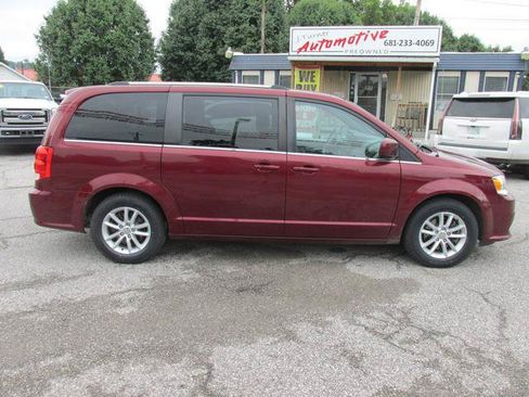 Used 2019 Dodge Grand Caravan SXT FWD image 3