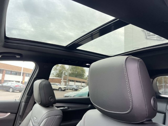Certified 2024 Cadillac XT6 Luxury w/ LPO, Floor Liner Package AWD/4WD image 18