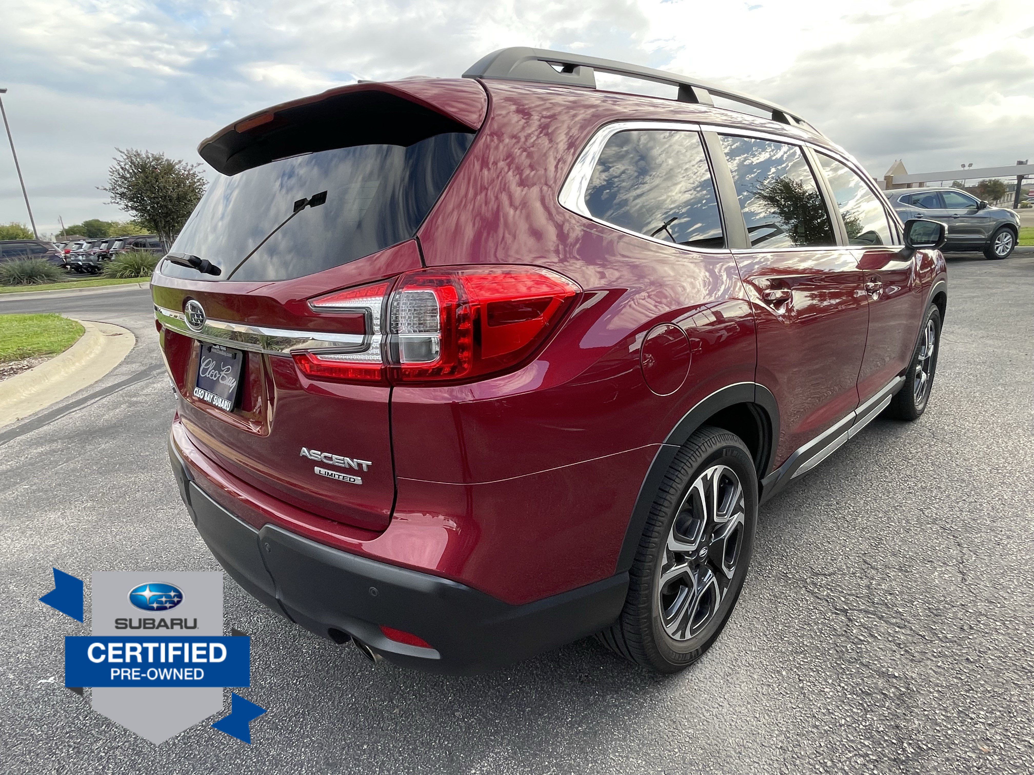 Used 2023 Subaru Ascent Limited w/ Technology Package AWD/4WD image 7