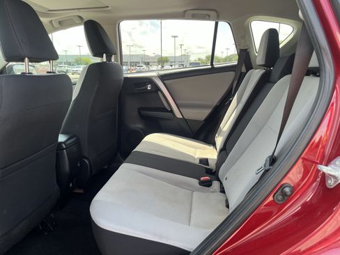Used 2018 Toyota RAV4 XLE FWD image 31