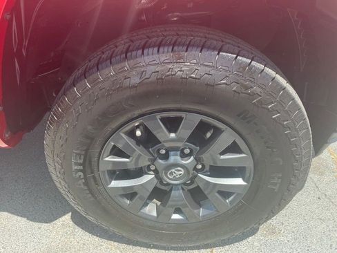 Used 2021 Toyota Tacoma SR5 AWD/4WD image 9