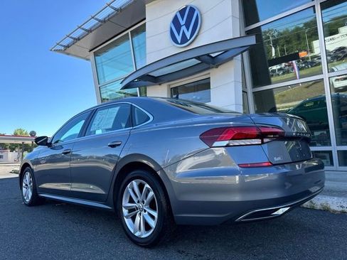 Used 2020 Volkswagen Passat 2.0T SE w/ Sunroof Package FWD image 3