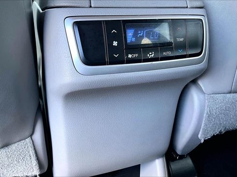 Used 2015 Toyota Highlander Plus FWD image 32