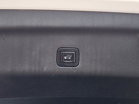 Used 2021 Chevrolet Tahoe LT w/ LT Signature Package image 37