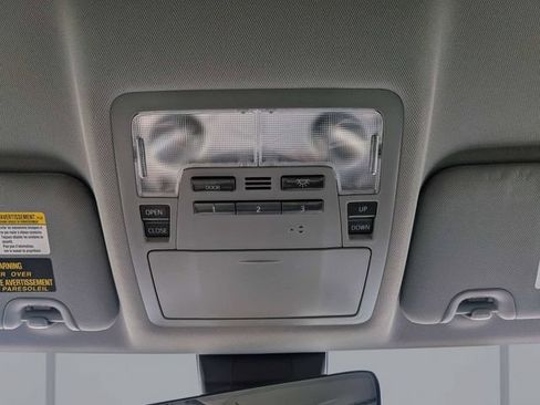 Used 2019 Toyota Highlander XLE FWD image 28