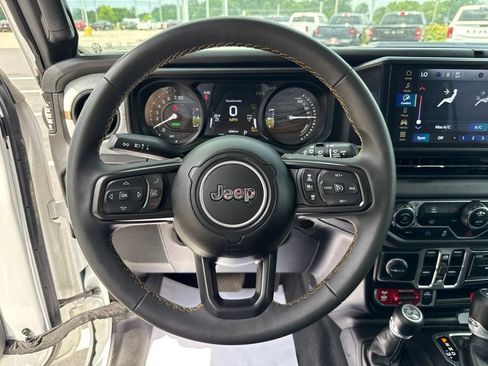 Used 2024 Jeep Wrangler Unlimited AWD/4WD image 18