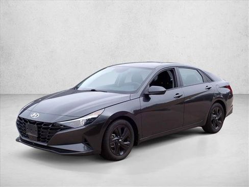 Used 2022 Hyundai Elantra SEL w/ Convenience Package FWD image 6