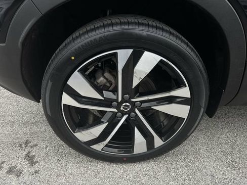Used 2023 Volvo XC40 B5 Plus w/ Driver Assist Package AWD/4WD image 32