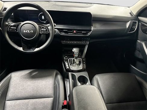 Used 2024 Kia Seltos EX image 24