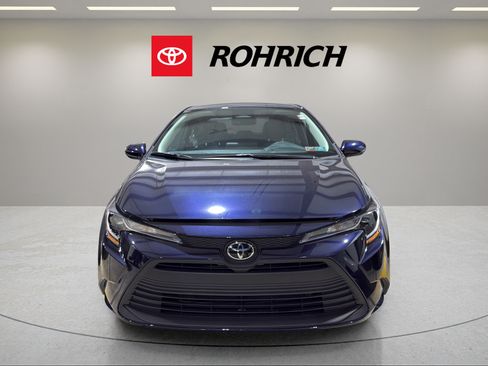 Used 2025 Toyota Corolla LE w/ LE Premium Package FWD image 2