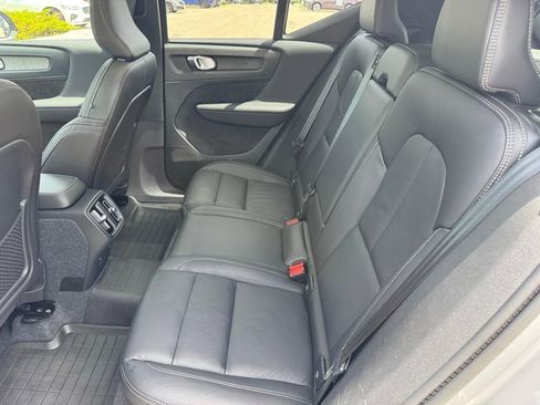 Used 2023 Volvo XC40 B5 Ultimate w/ Protection Package Premier AWD/4WD image 9
