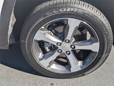 New 2026 Jeep Grand Cherokee Limited image 12