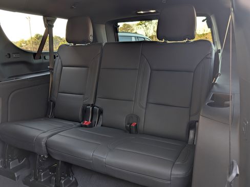 Used 2025 Chevrolet Suburban Z71 w/ Comfort Package image 19