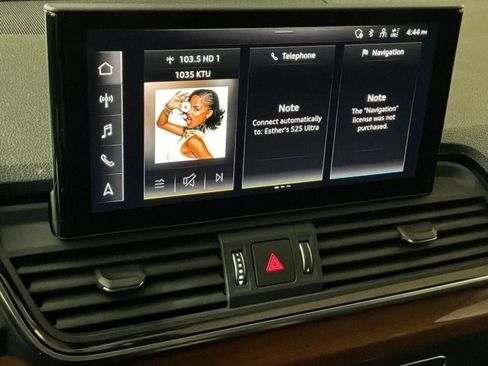 Used 2023 Audi Q5 2.0T Premium w/ Convenience Package AWD/4WD image 2