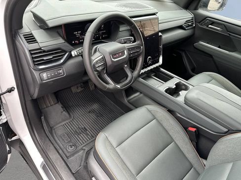 Used 2025 GMC Acadia AT4 w/ LPO, Floor Liner Package AWD/4WD image 12