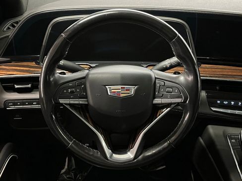 Used 2022 Cadillac Escalade Premium Luxury w/ LPO, Illumination Package image 7